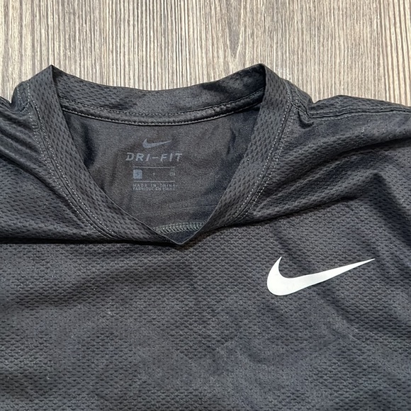 NIKE MEN’S “JERSEY TRAINING TEE-SHIRT” - Picture 2 of 3